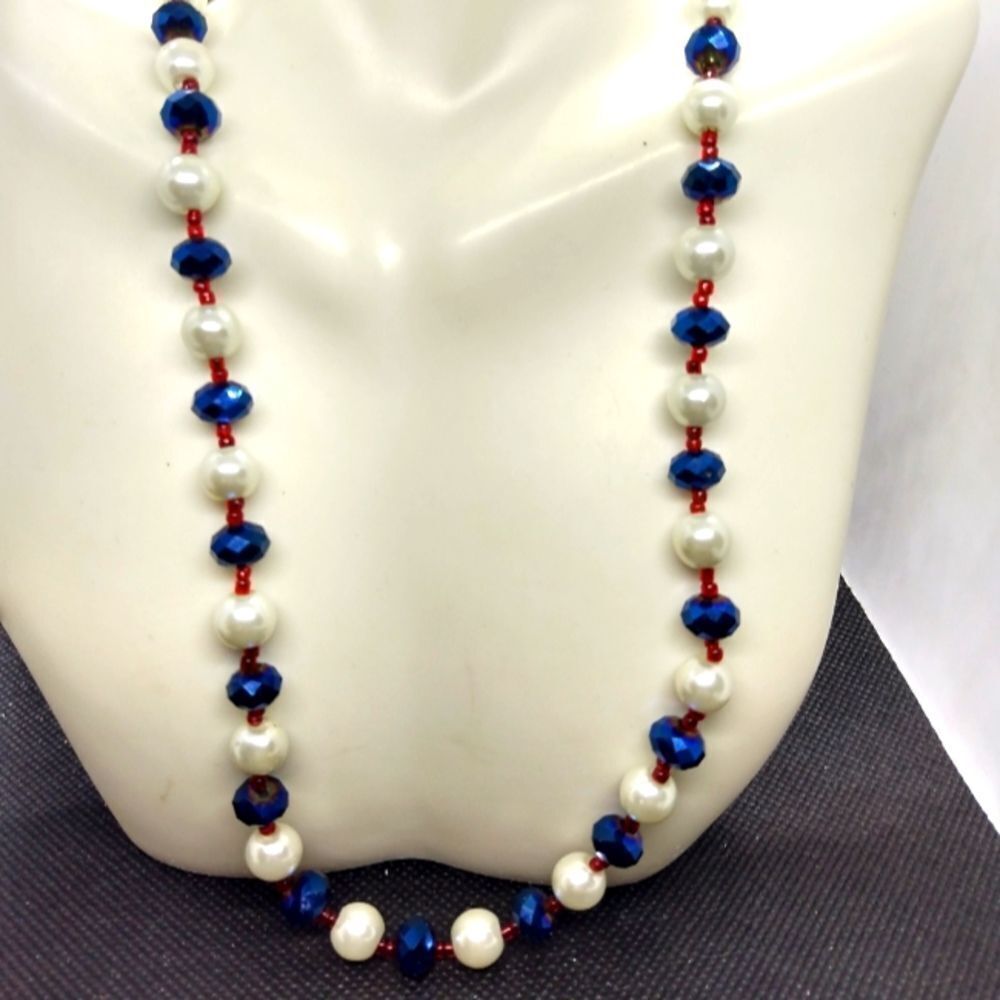 Pearl and blue beaded necklace‎ sparkle